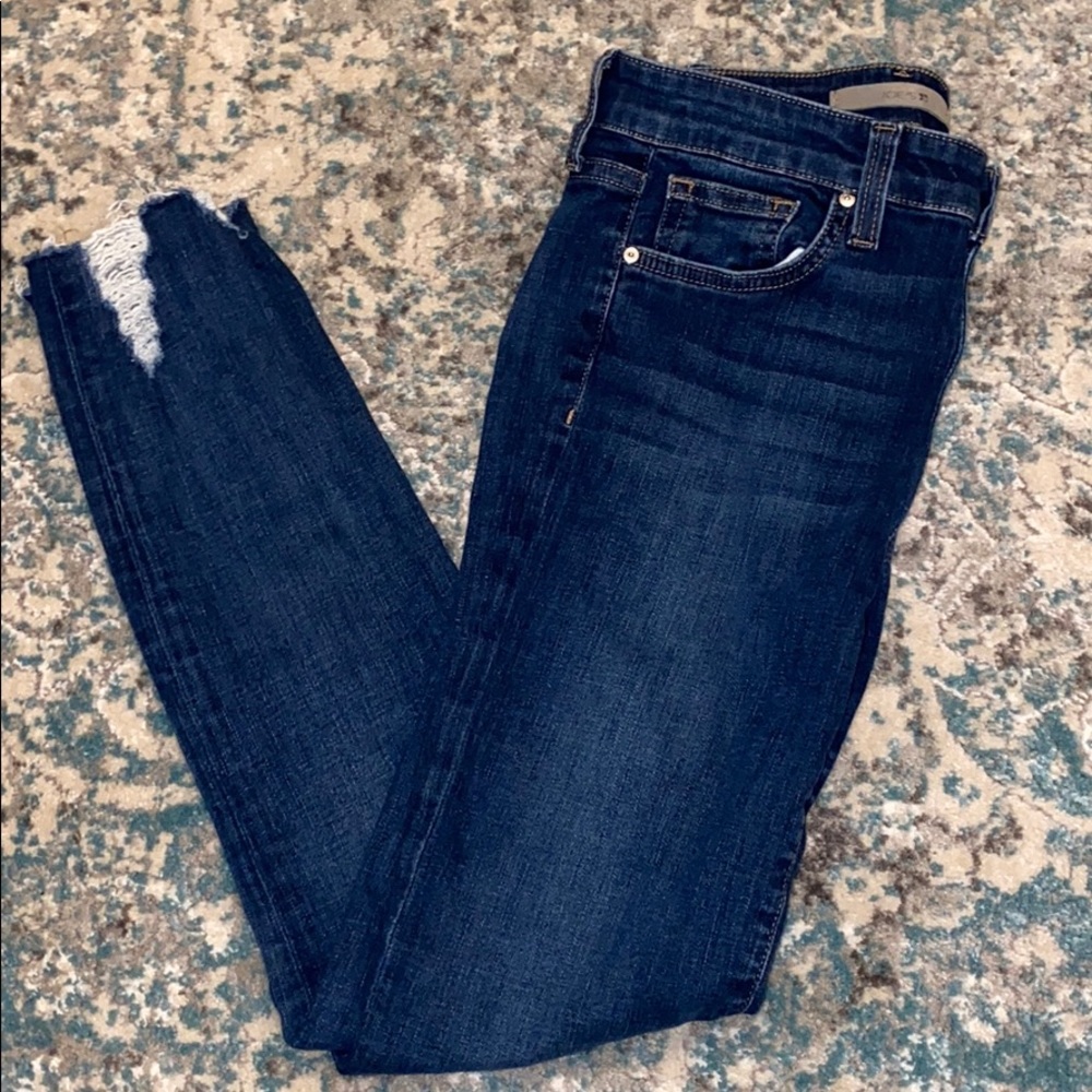 ⭐️Joe’s skinny distressed ankle Jeans⭐️